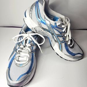 Blue and Whirlte New Balance Tennis Shoes